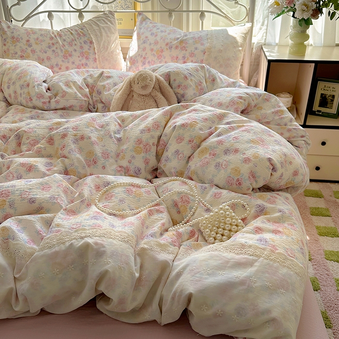 91家纺网 家纺一手货源 找家纺 思诺羽床笠 2025新款A类法式小清新皱皱纱花边蕾丝水洗棉床上四件套宿舍床笠三件套 繁花千朵