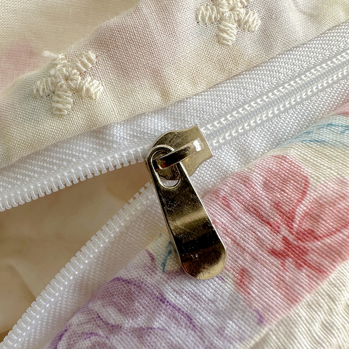 91家纺网 家纺一手货源 找家纺 思诺羽床笠 2025新款A类法式小清新皱皱纱花边蕾丝水洗棉床上四件套宿舍床笠三件套 繁花千朵