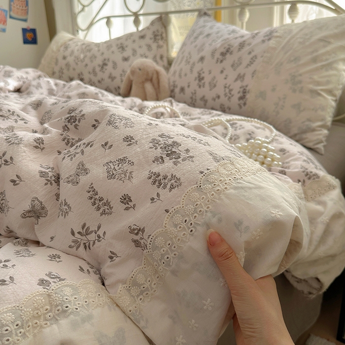 91家纺网 家纺一手货源 找家纺 思诺羽床笠 2025新款A类法式小清新皱皱纱花边蕾丝水洗棉床上四件套宿舍床笠三件套 蝶影