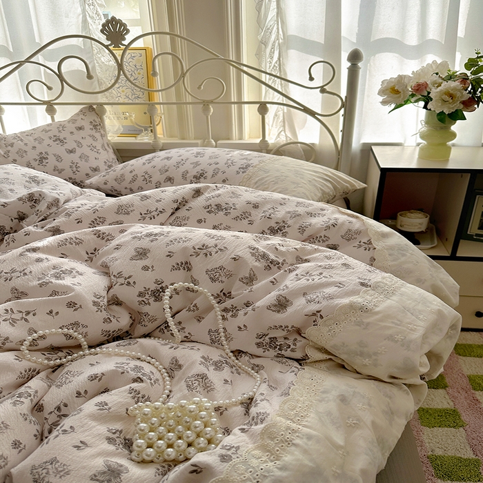 91家纺网 家纺一手货源 找家纺 思诺羽床笠 2025新款A类法式小清新皱皱纱花边蕾丝水洗棉床上四件套宿舍床笠三件套 蝶影