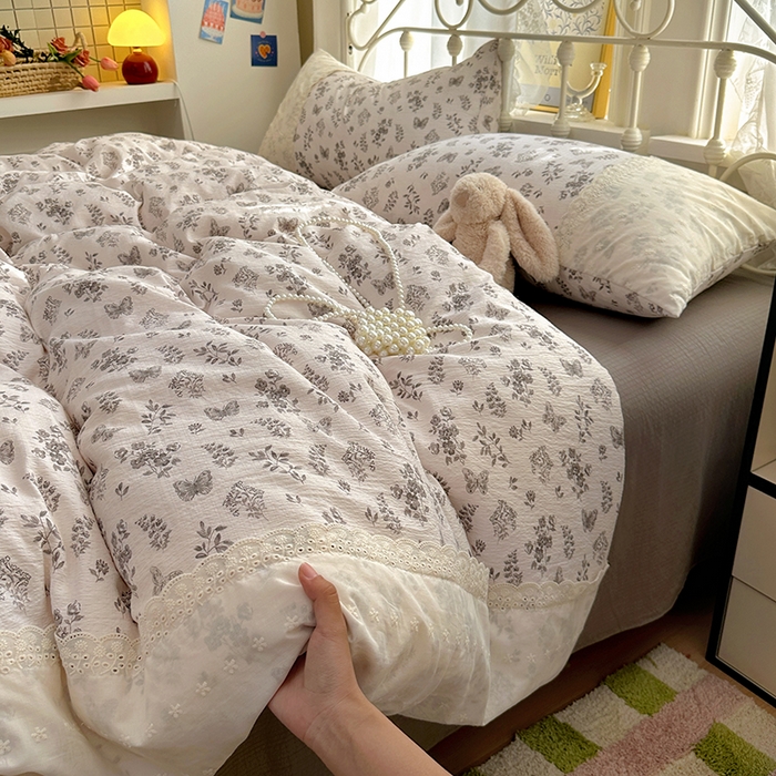 91家纺网 家纺一手货源 找家纺 思诺羽床笠 2025新款A类法式小清新皱皱纱花边蕾丝水洗棉床上四件套宿舍床笠三件套 蝶影