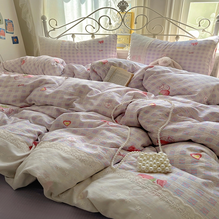 91家纺网 家纺一手货源 找家纺 思诺羽床笠 2025新款A类法式小清新皱皱纱花边蕾丝水洗棉床上四件套宿舍床笠三件套 草莓心情