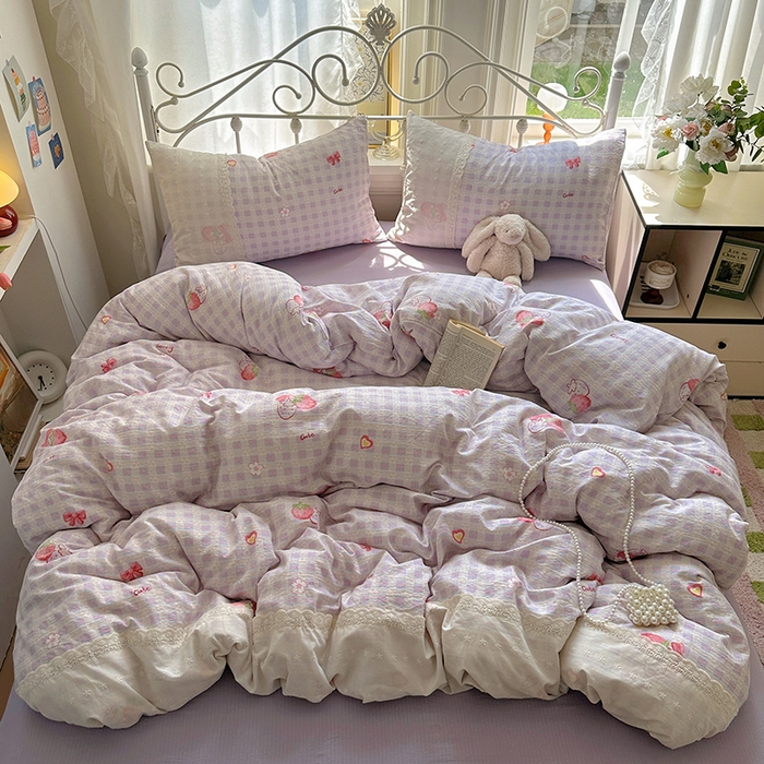 91家纺网 家纺一手货源 找家纺 思诺羽床笠 2025新款A类法式小清新皱皱纱花边蕾丝水洗棉床上四件套宿舍床笠三件套 草莓心情