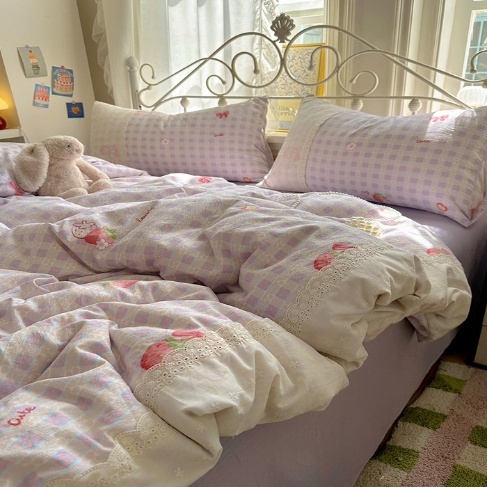 91家纺网 家纺一手货源 找家纺 思诺羽床笠 2025新款A类法式小清新皱皱纱花边蕾丝水洗棉床上四件套宿舍床笠三件套 草莓心情