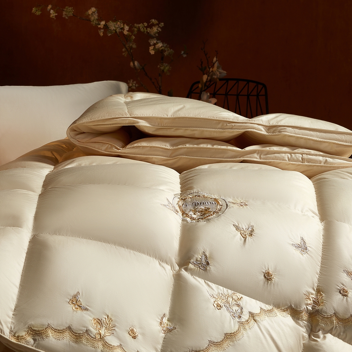 91家纺网 家纺一手货源 找家纺 织梦人羽绒工厂店2025新款羽绒被壳 蝶羽-米黄