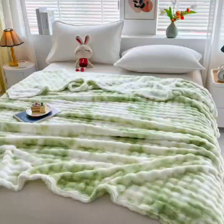 91家纺网 家纺一手货源 找家纺 悦织湾家纺 2025新款炫彩仿兔毛绒泡泡绒牛奶绒法兰绒毛毯休闲毯沙发盖毯跨境外贸出口专供 炫彩绿