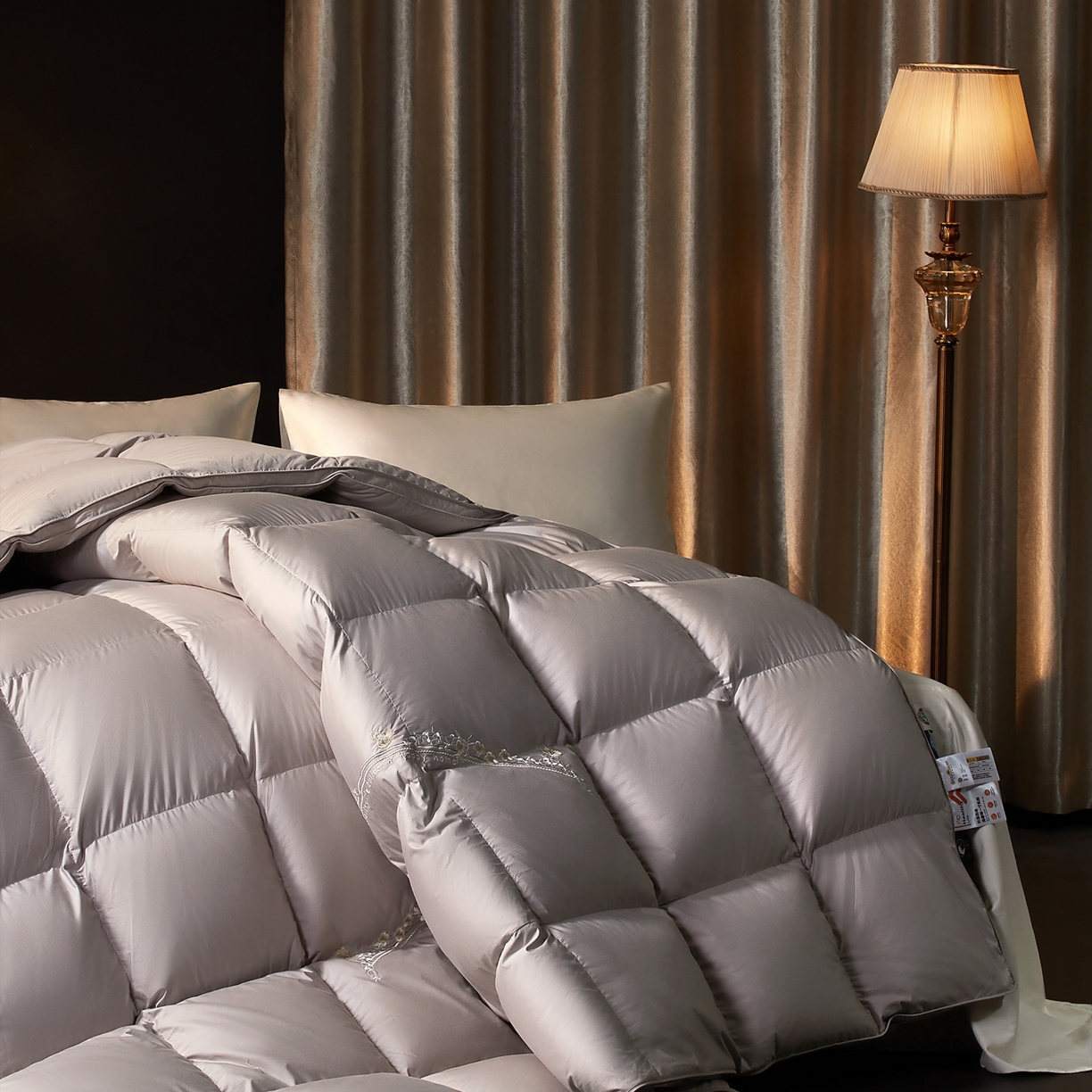 91家纺网 家纺一手货源 找家纺 织梦人羽绒工厂店2025新款羽绒被壳 蝶韵-灰