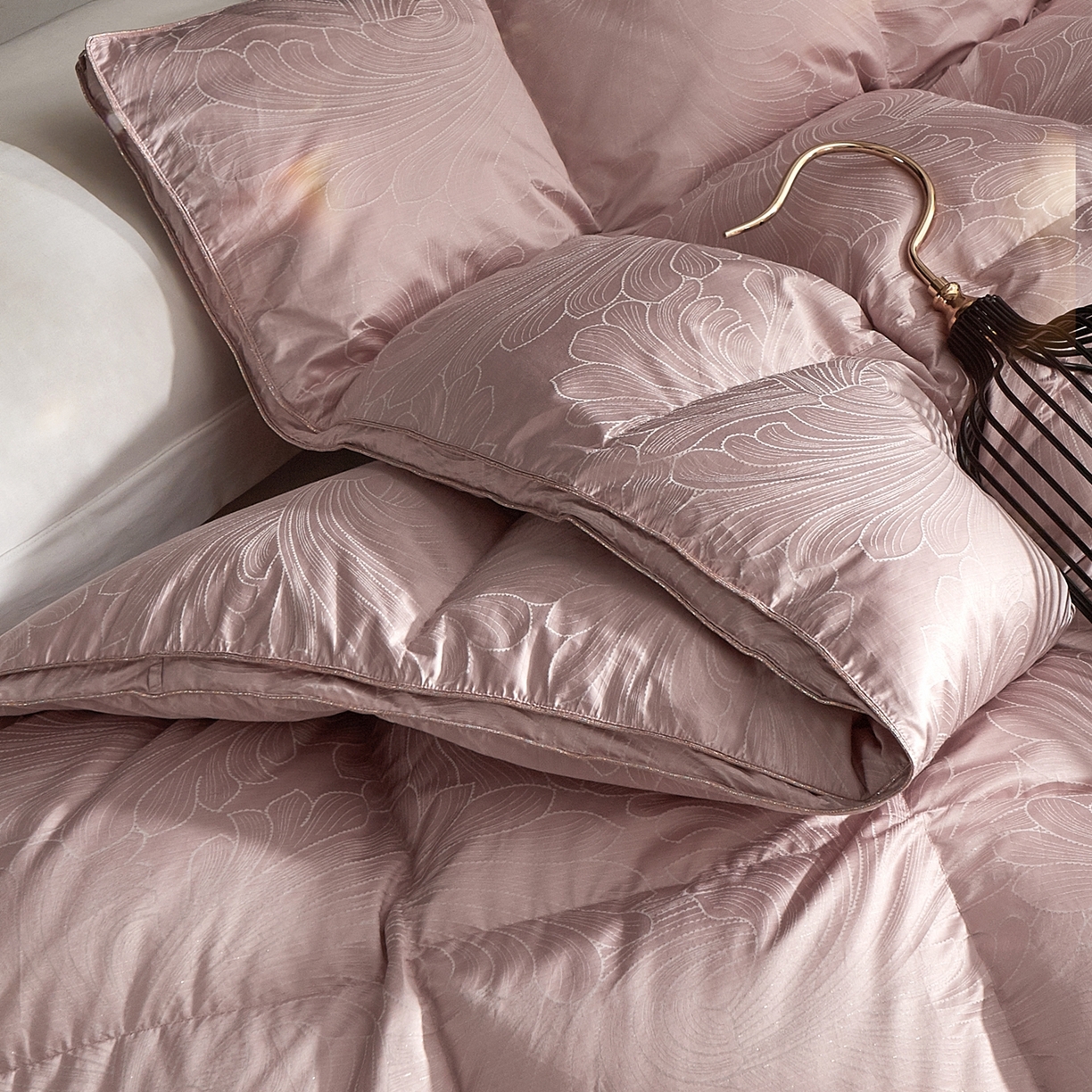 91家纺网 家纺一手货源 找家纺 织梦人羽绒工厂店2025新款羽绒被壳 高精密提花-蒙娜丽莎豆沙