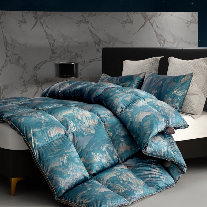 91家纺网 家纺一手货源 找家纺 织梦人羽绒工厂店 2025新款高蓬松羽绒被85鸭绒大牌同款花型 观沧海金