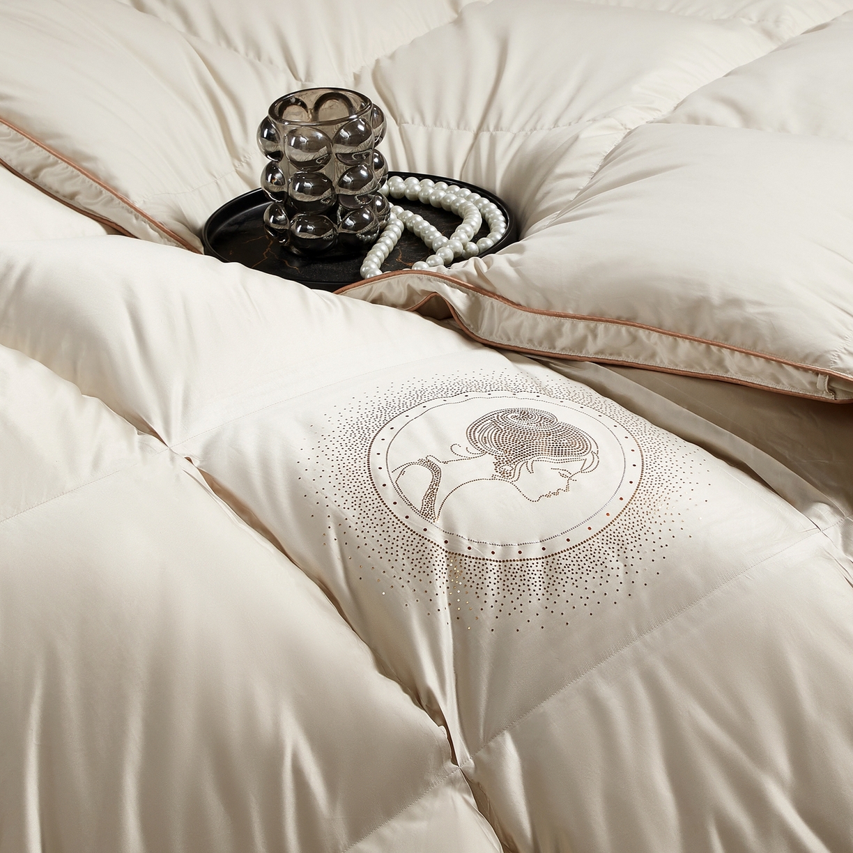 91家纺网 家纺一手货源 找家纺 织梦人羽绒工厂店2025新款羽绒被壳 贵夫人真丝缎-米白