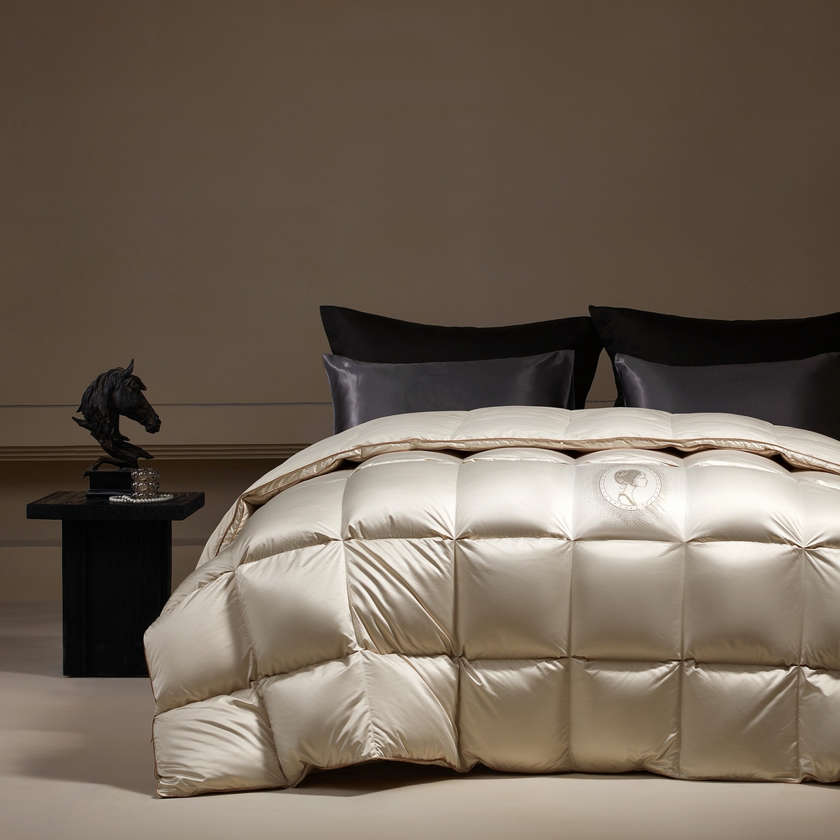 91家纺网 家纺一手货源 找家纺 织梦人羽绒工厂店2025新款羽绒被壳 贵夫人真丝缎-米白