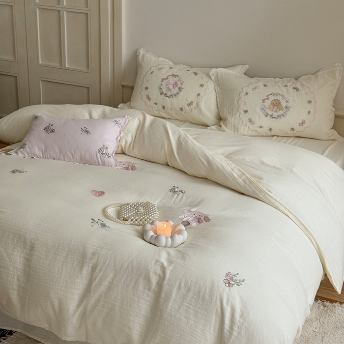 91家纺网 家纺一手货源 找家纺 （总）鹿班家居 2025新款全棉纯棉皱皱纱精密刺绣四件套-糯糯奶泡（标准会员-20元）（标准会员-20元）