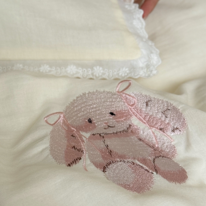 91家纺网 家纺一手货源 找家纺 （总）鹿班家居 2025新款全棉纯棉皱皱纱精密刺绣四件套-糯糯奶泡（标准会员-20元）（标准会员-20元）