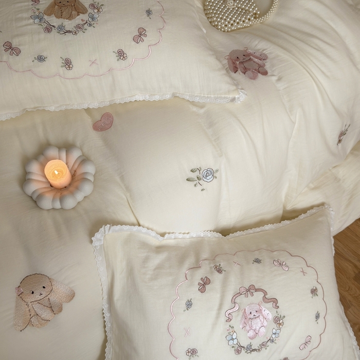 91家纺网 家纺一手货源 找家纺 （总）鹿班家居 2025新款全棉纯棉皱皱纱精密刺绣四件套-糯糯奶泡（标准会员-20元）（标准会员-20元）