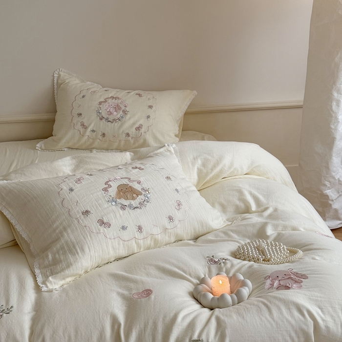 91家纺网 家纺一手货源 找家纺 （总）鹿班家居 2025新款全棉纯棉皱皱纱精密刺绣四件套-糯糯奶泡（标准会员-20元）（标准会员-20元）