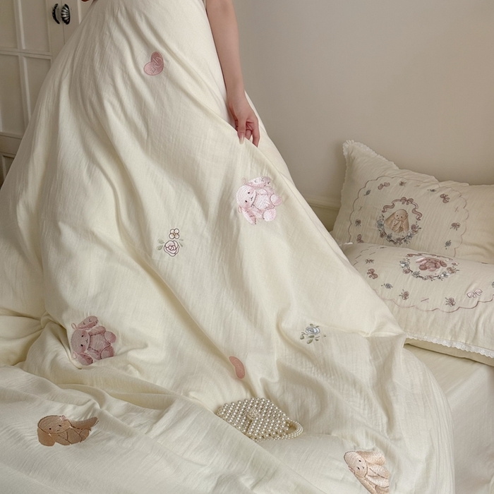 91家纺网 家纺一手货源 找家纺 （总）鹿班家居 2025新款全棉纯棉皱皱纱精密刺绣四件套-糯糯奶泡（标准会员-20元）（标准会员-20元）