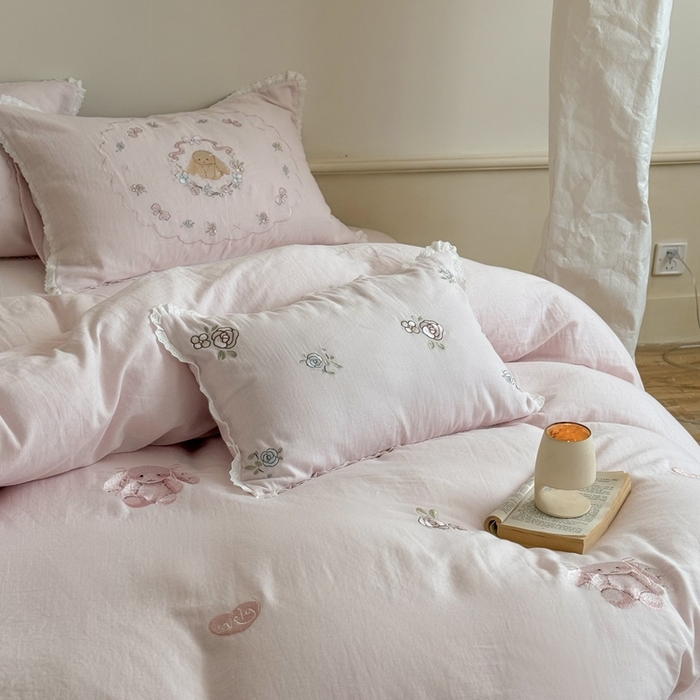 91家纺网 家纺一手货源 找家纺 鹿班家居 2025新款全棉纯棉皱皱纱精密刺绣四件套-糯糯奶泡（标准会员-20元） 糯糯奶泡-粉色
