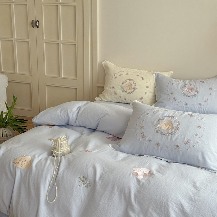 91家纺网 家纺一手货源 找家纺 鹿班家居 2025新款全棉纯棉皱皱纱精密刺绣四件套-糯糯奶泡（标准会员-20元） 糯糯奶泡-蓝色