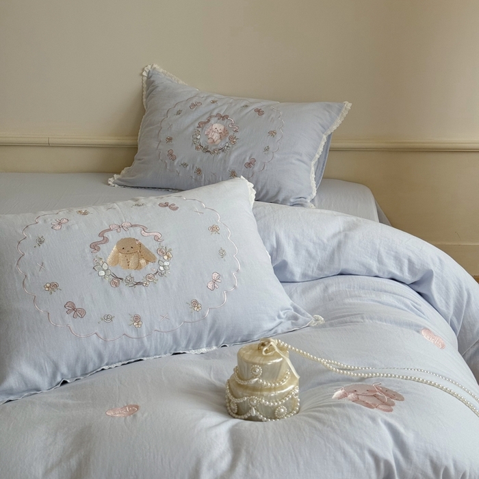 91家纺网 家纺一手货源 找家纺 鹿班家居 2025新款全棉纯棉皱皱纱精密刺绣四件套-糯糯奶泡（标准会员-20元） 糯糯奶泡-蓝色