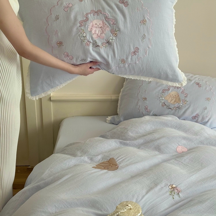 91家纺网 家纺一手货源 找家纺 鹿班家居 2025新款全棉纯棉皱皱纱精密刺绣四件套-糯糯奶泡（标准会员-20元） 糯糯奶泡-蓝色