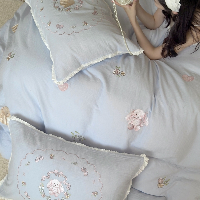 91家纺网 家纺一手货源 找家纺 鹿班家居 2025新款全棉纯棉皱皱纱精密刺绣四件套-糯糯奶泡（标准会员-20元） 糯糯奶泡-蓝色