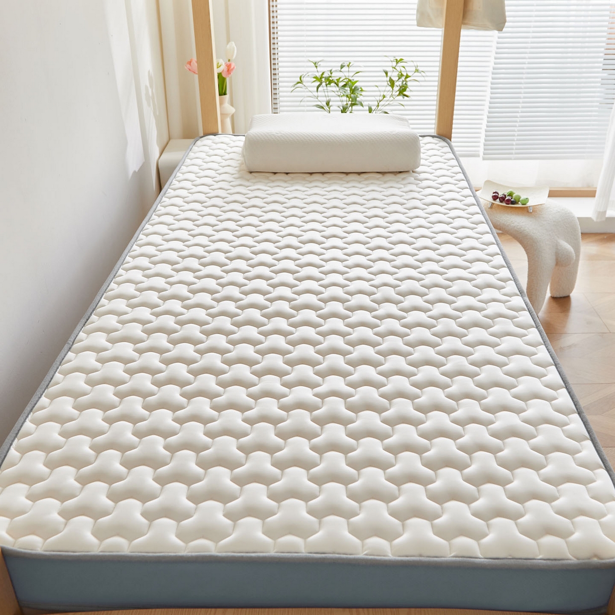 91家纺网 家纺一手货源 找家纺 暖季家纺 暖季家纺 2025新款立体三菱格海绵学生床垫 立体海绵灰-三棱格白