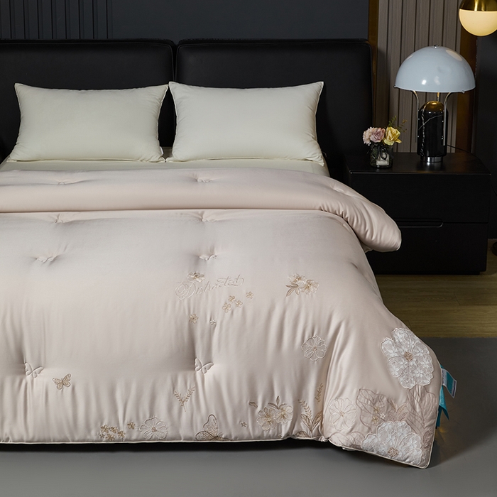 91家纺网 家纺一手货源 找家纺 小牛席业2025新款尚品天丝棉恒温冬被 玉色