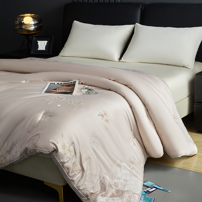 91家纺网 家纺一手货源 找家纺 小牛席业2025新款尚品天丝棉恒温冬被 玉色