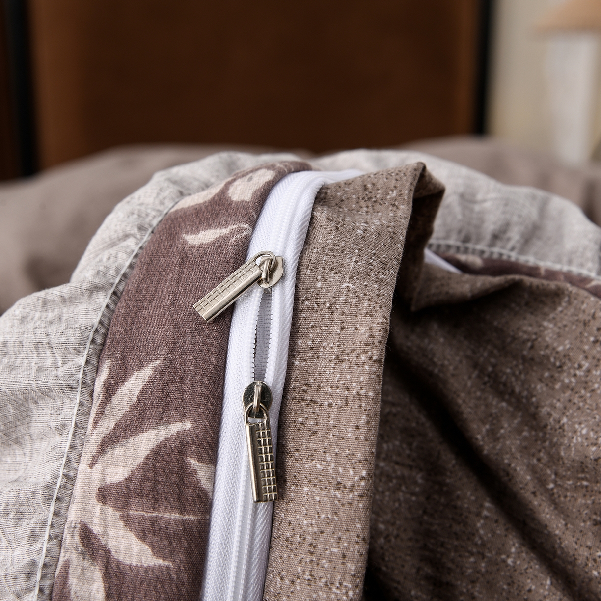 91家纺网 家纺一手货源 找家纺 赛丽雅 2025秋冬新款加厚130克高克重中古复古风磨毛四件套 枫林晚