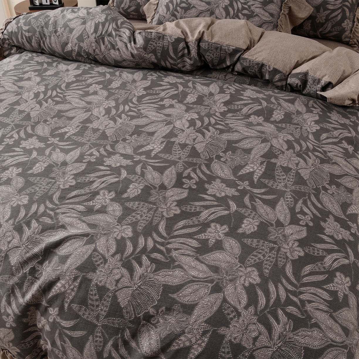 91家纺网 家纺一手货源 找家纺 赛丽雅 2025秋冬新款加厚130克高克重中古复古风磨毛四件套 佩利斯