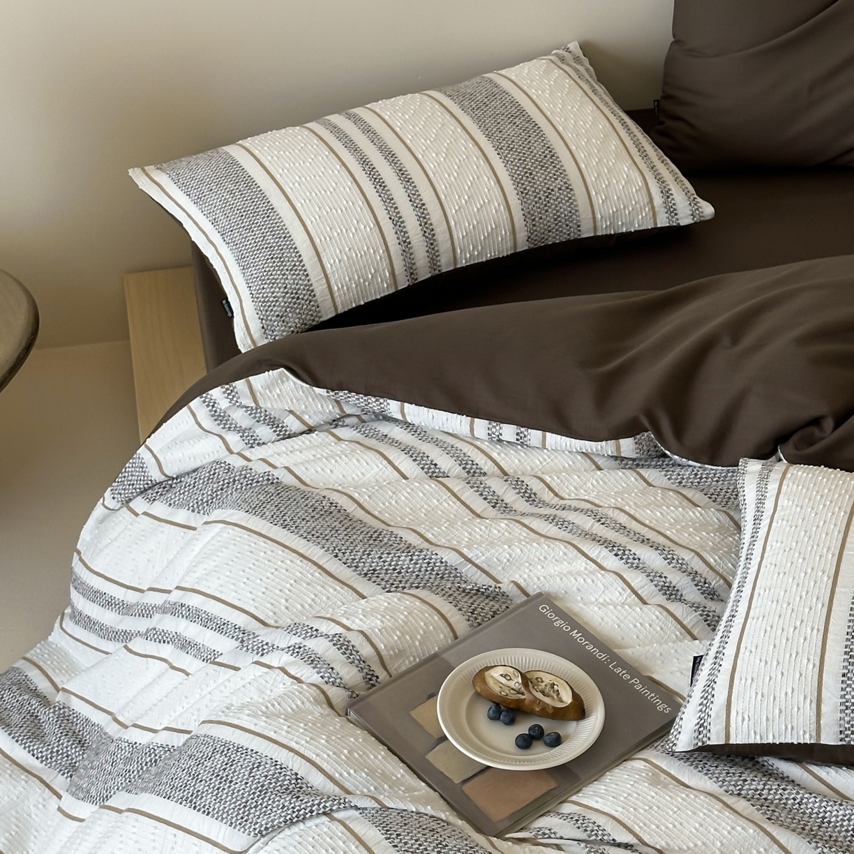 91家纺网 家纺一手货源 找家纺 蜜宿 2025新款全棉纯棉穿线提花四件套-云舒 云舒-咖