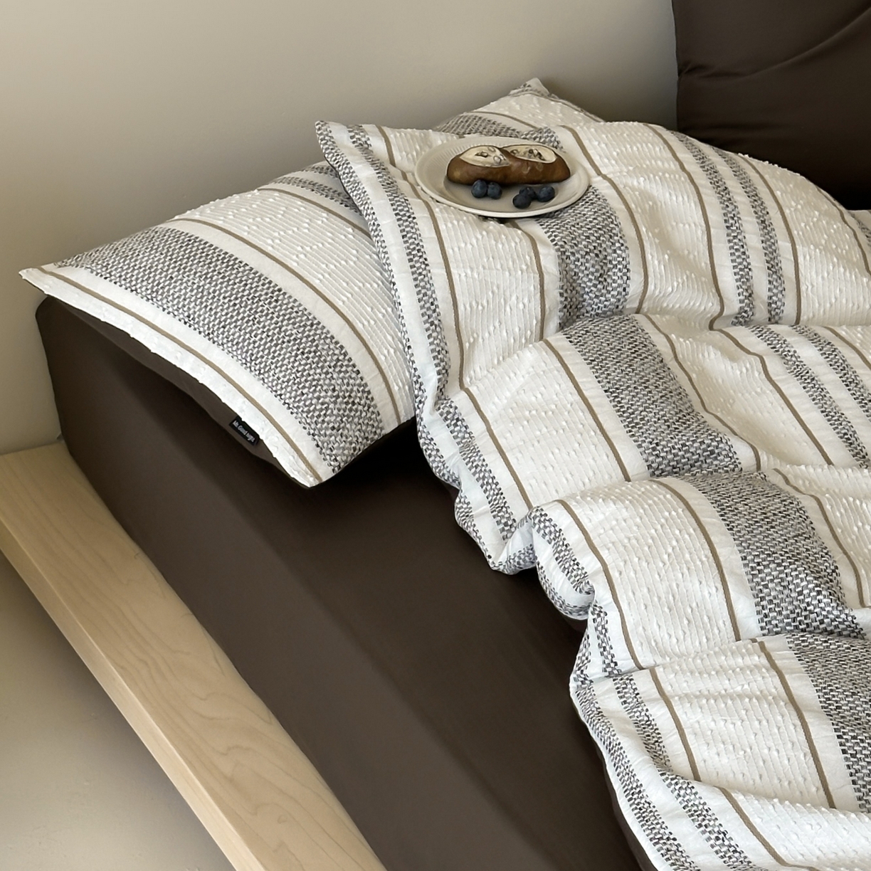 91家纺网 家纺一手货源 找家纺 蜜宿 2025新款全棉纯棉穿线提花四件套-云舒 云舒-咖