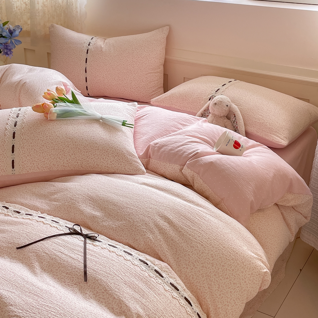 91家纺网 家纺一手货源 找家纺 韩后家纺 2025新款木棉印花四件套 塞纳花园-粉