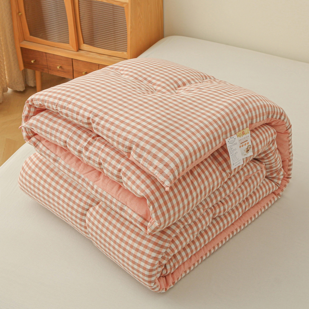 91家纺网 家纺一手货源 找家纺 牛魔王家居 2025新款水洗棉格子冬被春秋被纤维被被子 粉小格