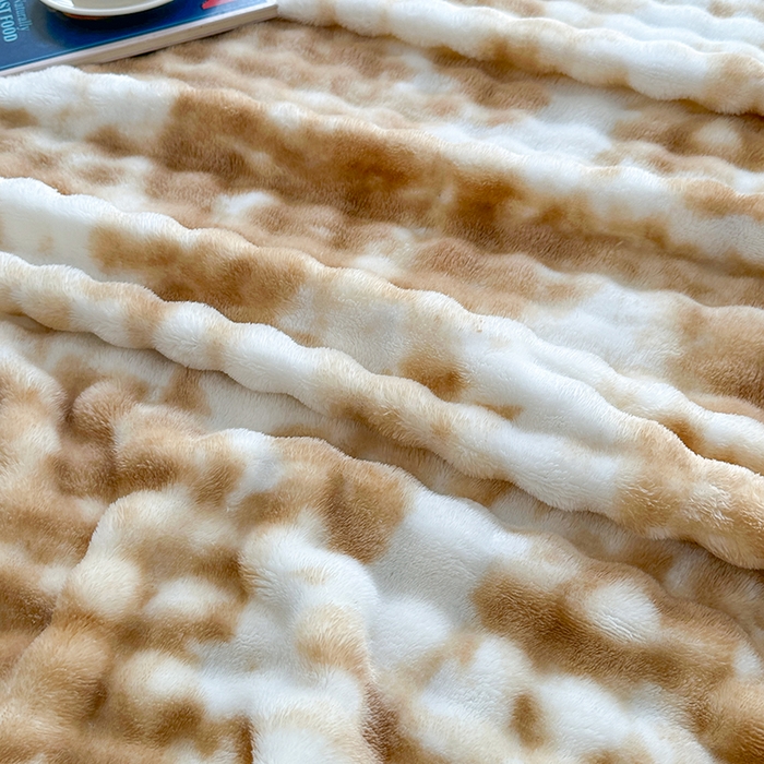 91家纺网 家纺一手货源 找家纺 肖恩毯业 2025新款托斯卡纳兔毛绒炫彩毛毯泡泡绒牛奶绒毯沙发盖毯跨境专供外贸出口可定制尺寸量大可谈 炫彩咖