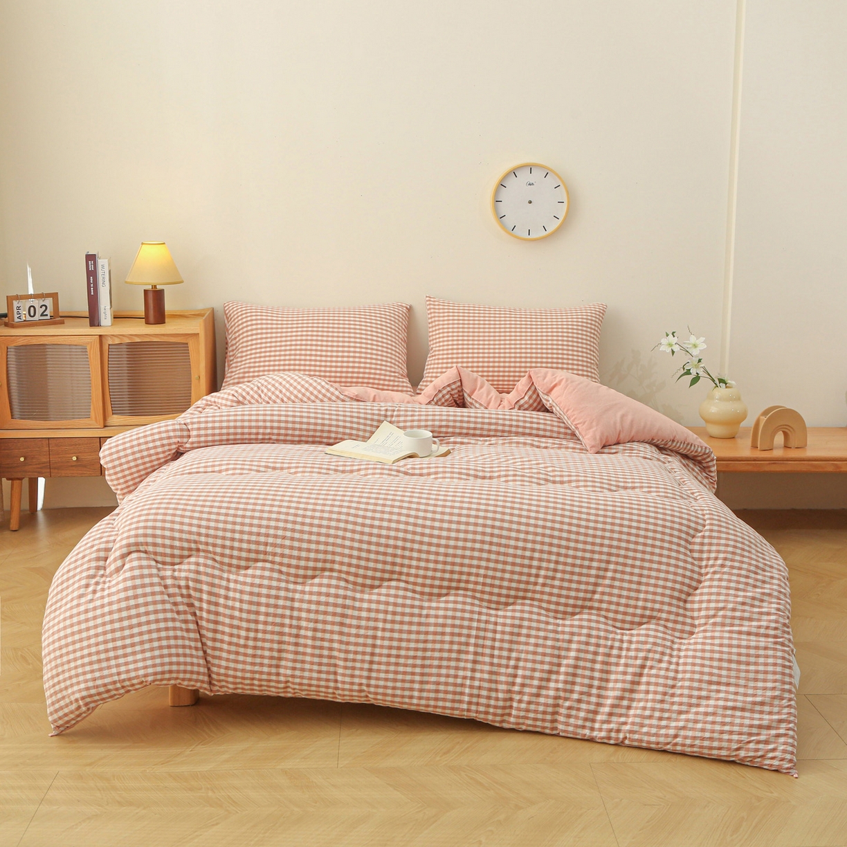 91家纺网 家纺一手货源 找家纺 牛魔王家居 2025新款水洗棉格子冬被春秋被纤维被被子 粉小格