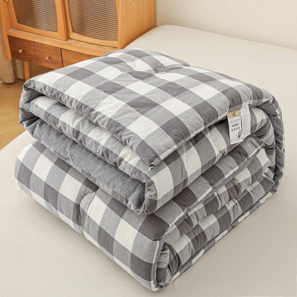 91家纺网 家纺一手货源 找家纺 牛魔王家居 2025新款水洗棉格子冬被春秋被纤维被被子 灰中格