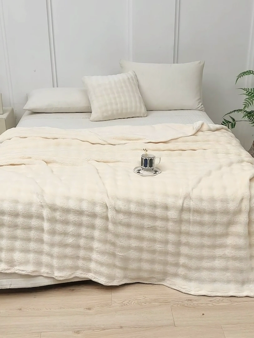 91家纺网 家纺一手货源 找家纺 肖恩毯业 2025新款托斯卡纳兔毛绒炫彩毛毯泡泡绒牛奶绒毯沙发盖毯跨境专供外贸出口可定制尺寸量大可谈 炫彩米白