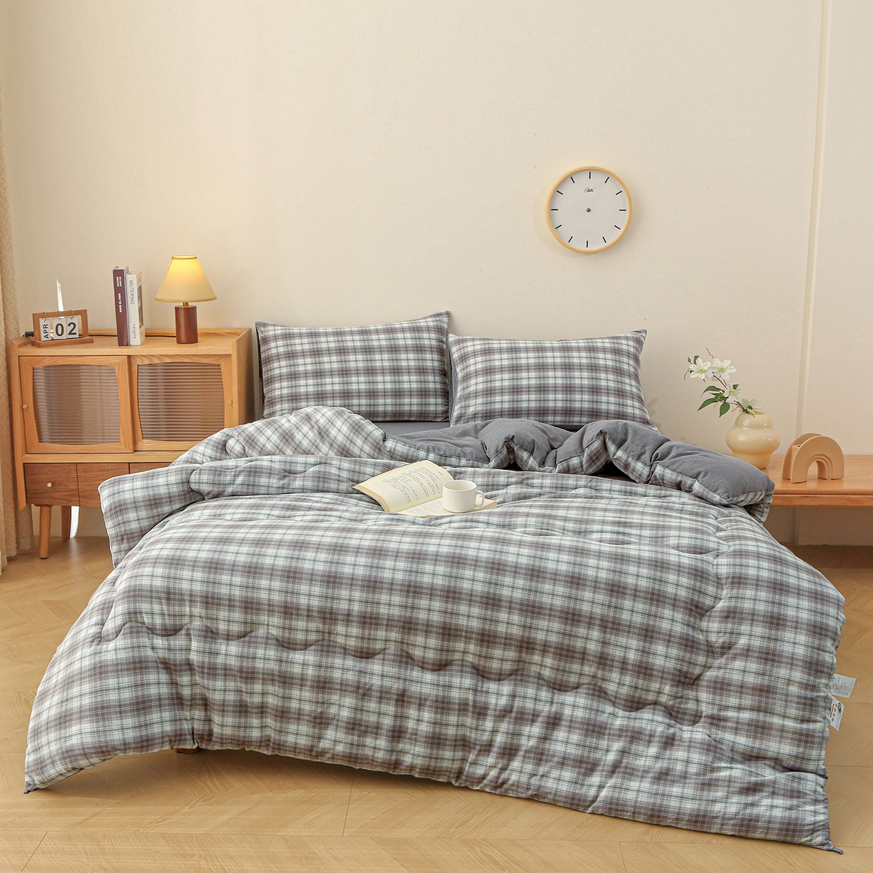 91家纺网 家纺一手货源 找家纺 牛魔王家居 2025新款水洗棉格子冬被春秋被纤维被被子 艾琳-灰