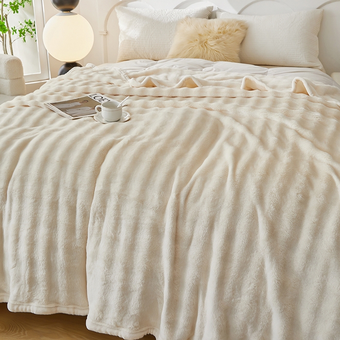 91家纺网 家纺一手货源 找家纺 七里香 2025新款A类跨境外贸托卡斯兔毛绒牛奶绒毛毯泡泡毯多功能盖毯 泡泡毯-米白