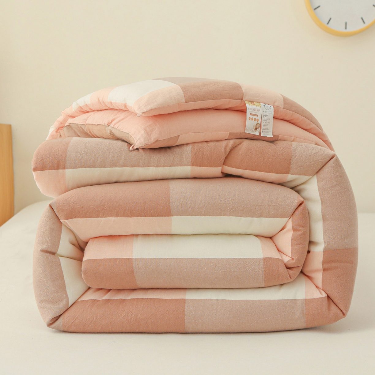 91家纺网 家纺一手货源 找家纺 牛魔王家居 2025新款水洗棉格子冬被春秋被纤维被被子 粉大格