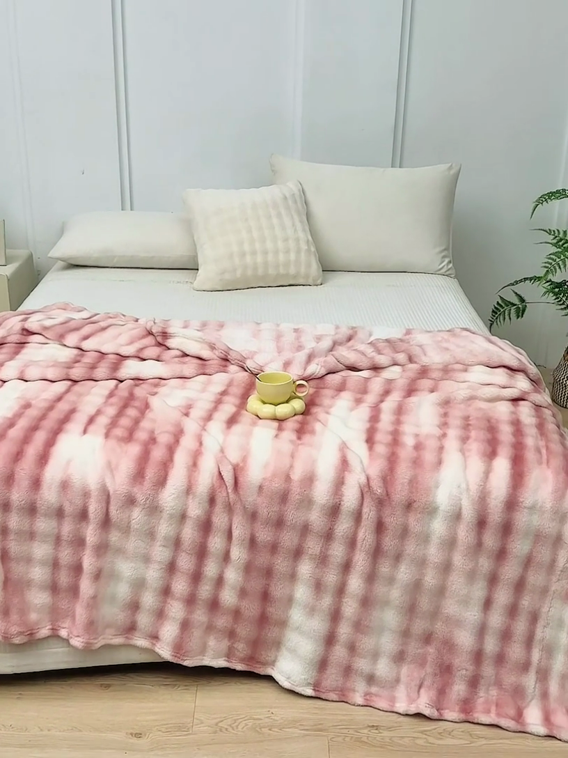 91家纺网 家纺一手货源 找家纺 肖恩毯业 2025新款托斯卡纳兔毛绒炫彩毛毯泡泡绒牛奶绒毯沙发盖毯跨境专供外贸出口可定制尺寸量大可谈 炫彩嫩粉