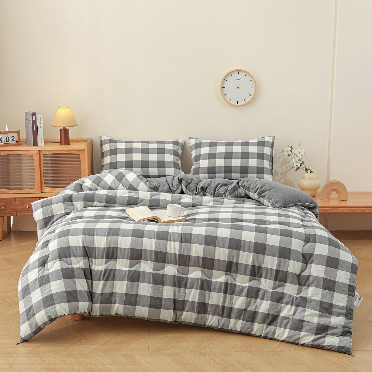 91家纺网 家纺一手货源 找家纺 牛魔王家居 2025新款水洗棉格子冬被春秋被纤维被被子 灰中格