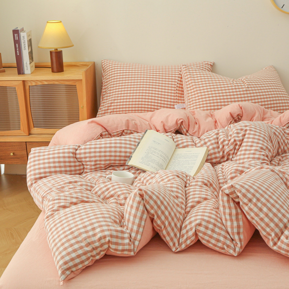 91家纺网 家纺一手货源 找家纺 牛魔王家居 2025新款水洗棉格子冬被春秋被纤维被被子 粉小格