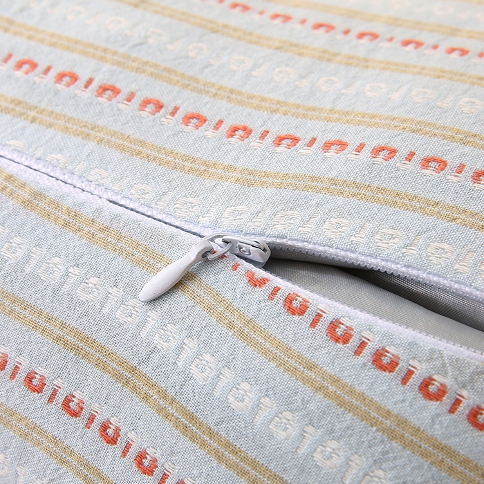 91家纺网 家纺一手货源 找家纺 金牛枕芯 2025新款全棉3d条纹荞麦枕头枕芯圆柱护颈枕 灰色