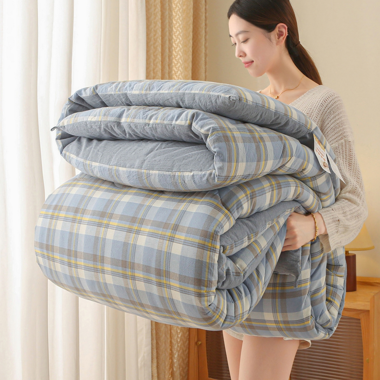 91家纺网 家纺一手货源 找家纺 牛魔王家居 2025新款水洗棉格子冬被春秋被纤维被被子 简兮兰