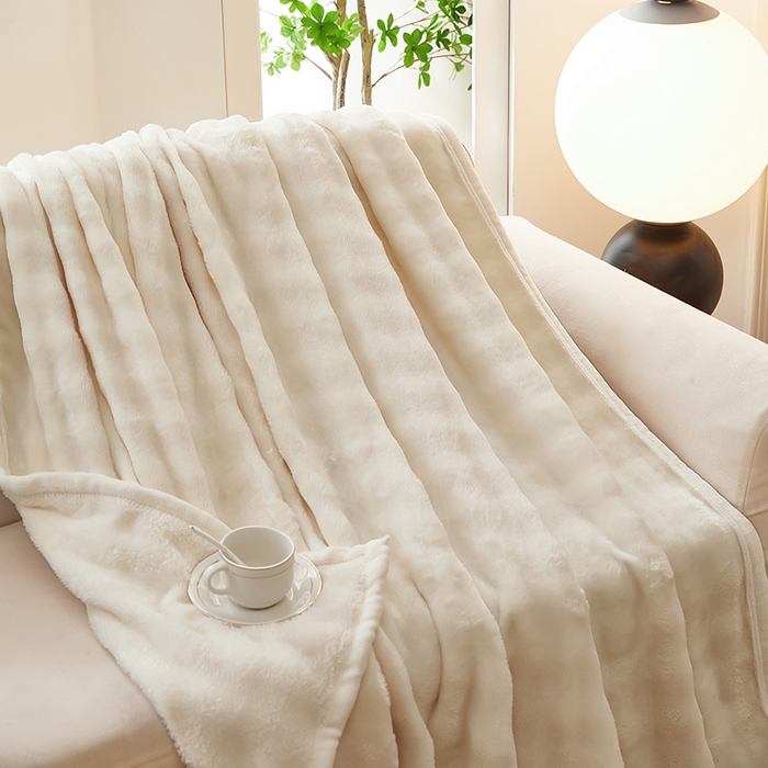 91家纺网 家纺一手货源 找家纺 七里香 2025新款A类跨境外贸托卡斯兔毛绒牛奶绒毛毯泡泡毯多功能盖毯 泡泡毯-米白