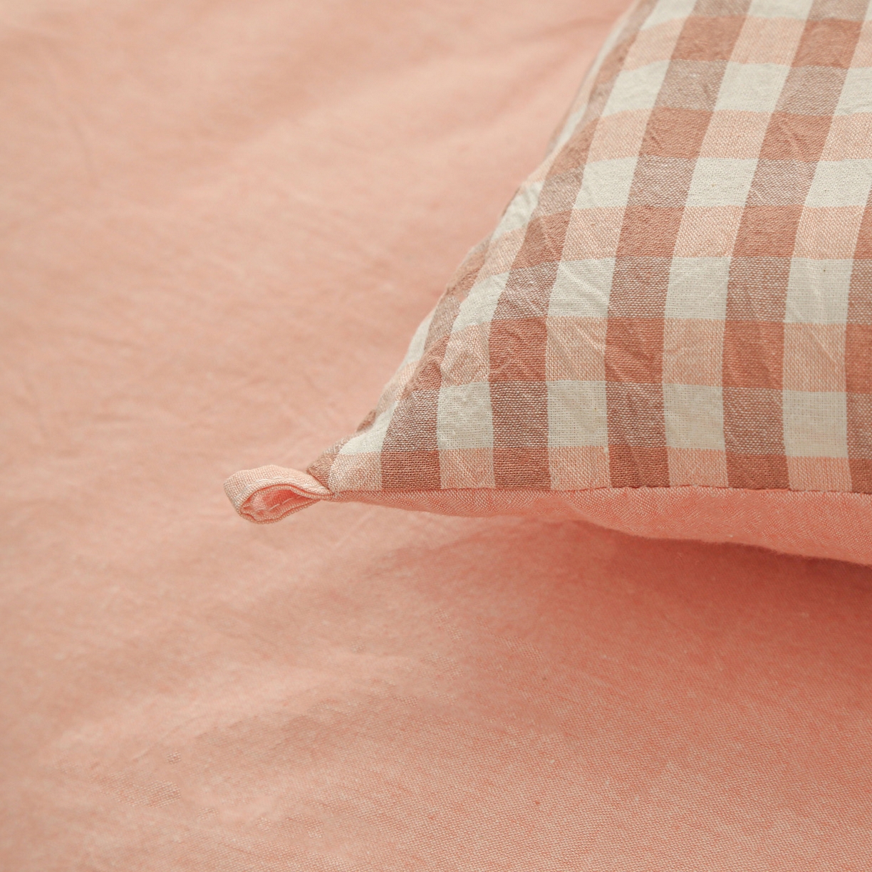 91家纺网 家纺一手货源 找家纺 牛魔王家居 2025新款水洗棉格子冬被春秋被纤维被被子 粉小格