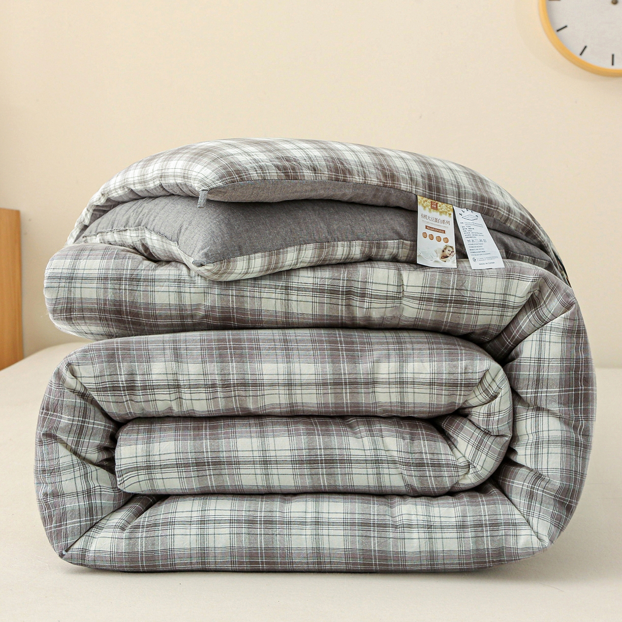 91家纺网 家纺一手货源 找家纺 牛魔王家居 2025新款水洗棉格子冬被春秋被纤维被被子 艾琳-灰