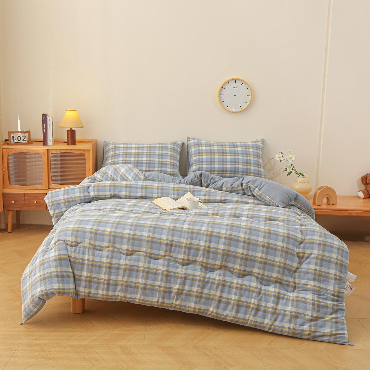 91家纺网 家纺一手货源 找家纺 牛魔王家居 2025新款水洗棉格子冬被春秋被纤维被被子 简兮兰